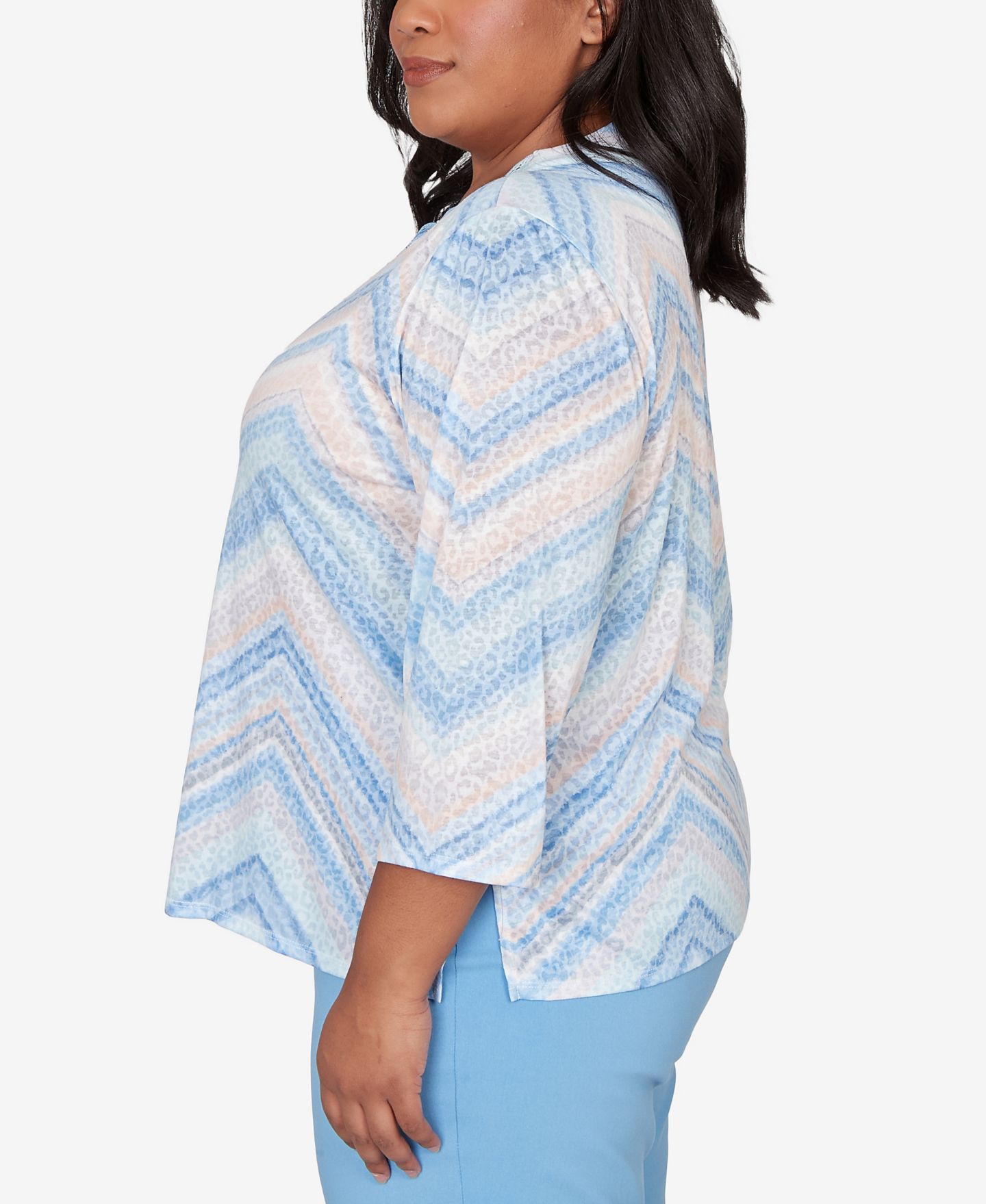 Женский топ Alfred Dunner Plus Size St. Augustine Chevron Print Lace Trim Crew Neck, цвет: Синий разноцветный — фото 3