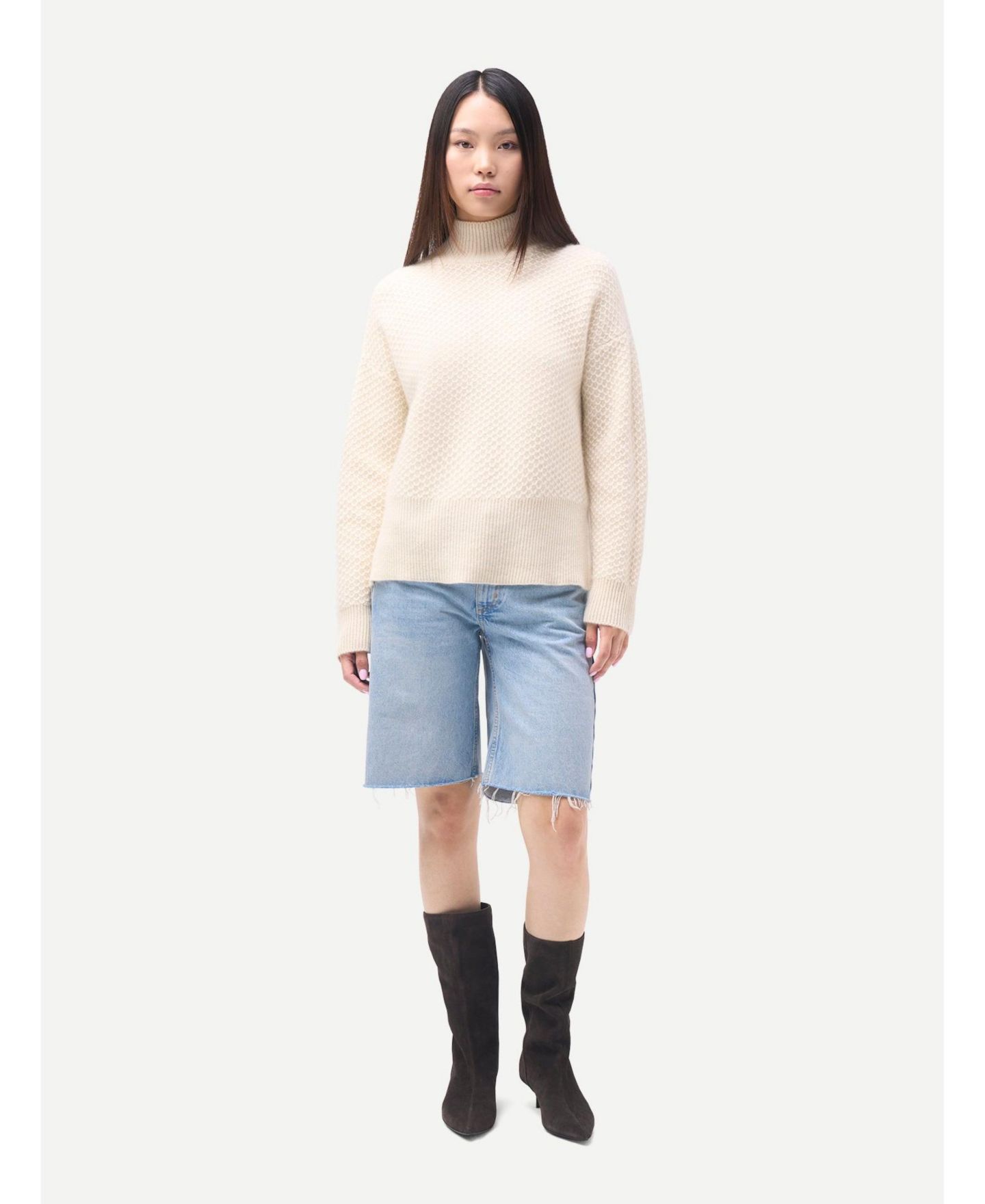 Женский свитер Gobi Cashmere Mongolian Cashmere High-neck, цвет: Светлый бежевый — фото 2