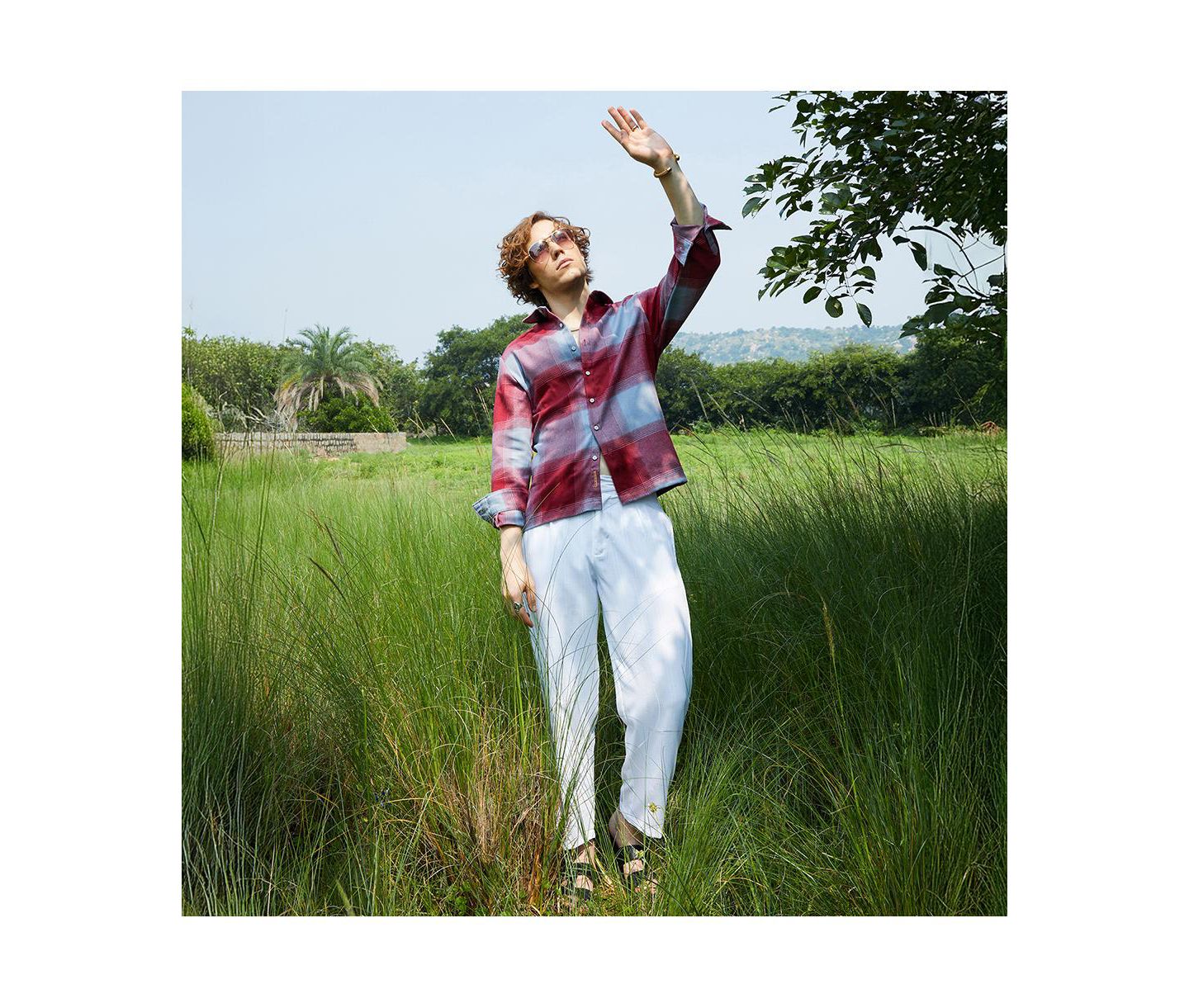 Мужская рубашка Cahoot Campus Sutra Venetian Red & Coin Grey Vignette-Checkered Oversized, цвет: Красный — фото 3