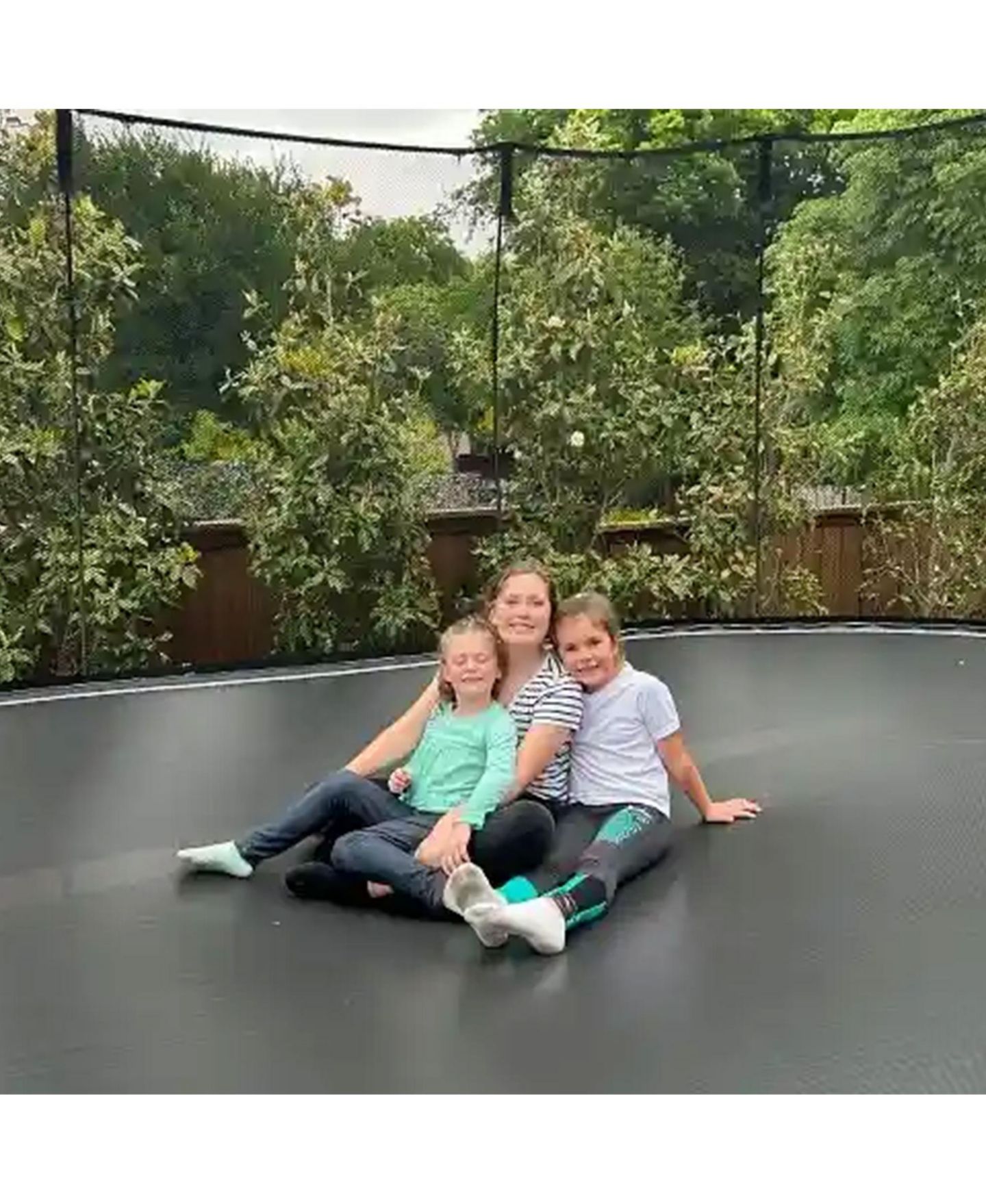 Детская игрушка Springfree Trampoline 12'x19' Jumbo Oval Springless Trampoline with Safety Enclosure Net, 1500 lbs, от 6 лет — фото 6