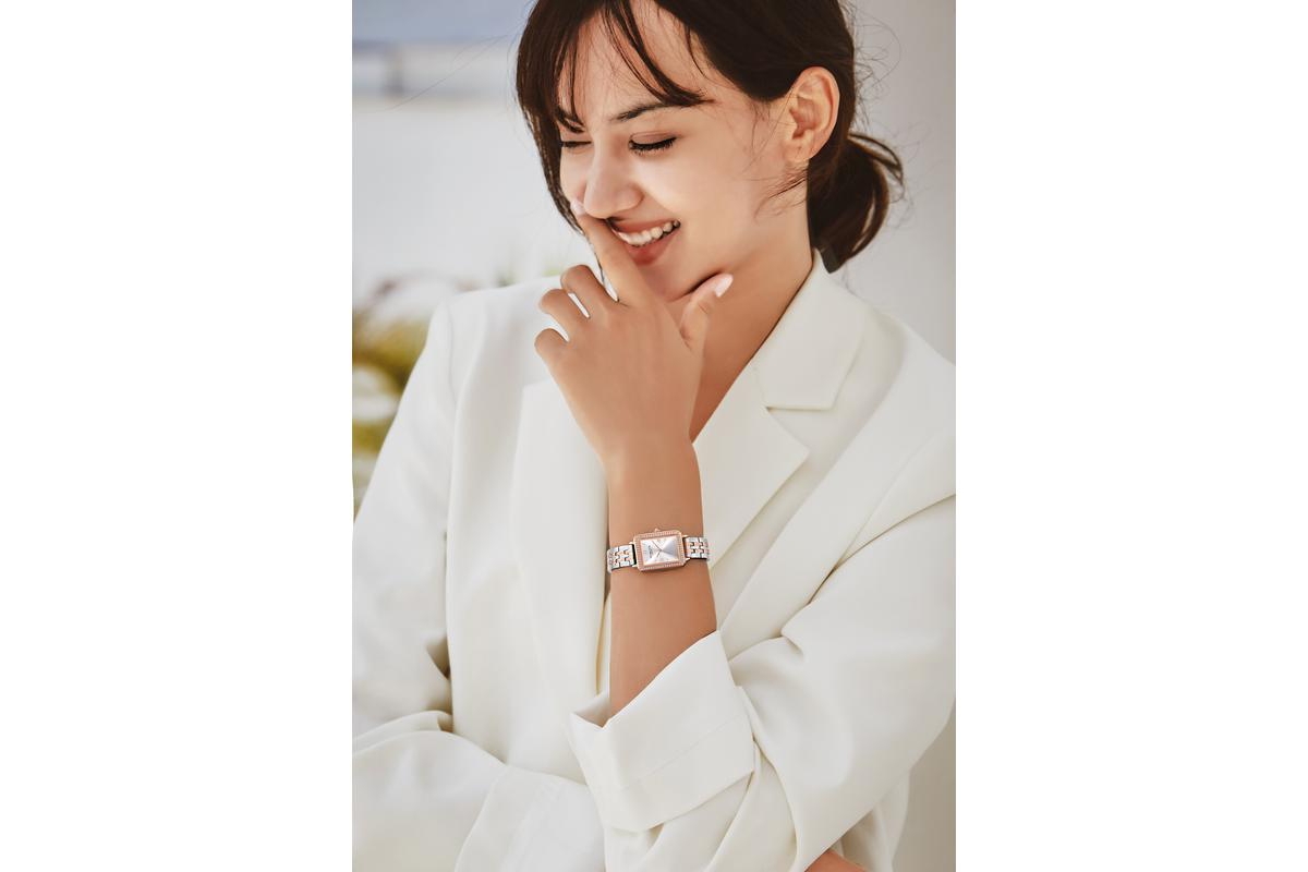 Women's Crystals Stainless Steel Bracelet Watch 22×28mm Westminster Victoria Hyde