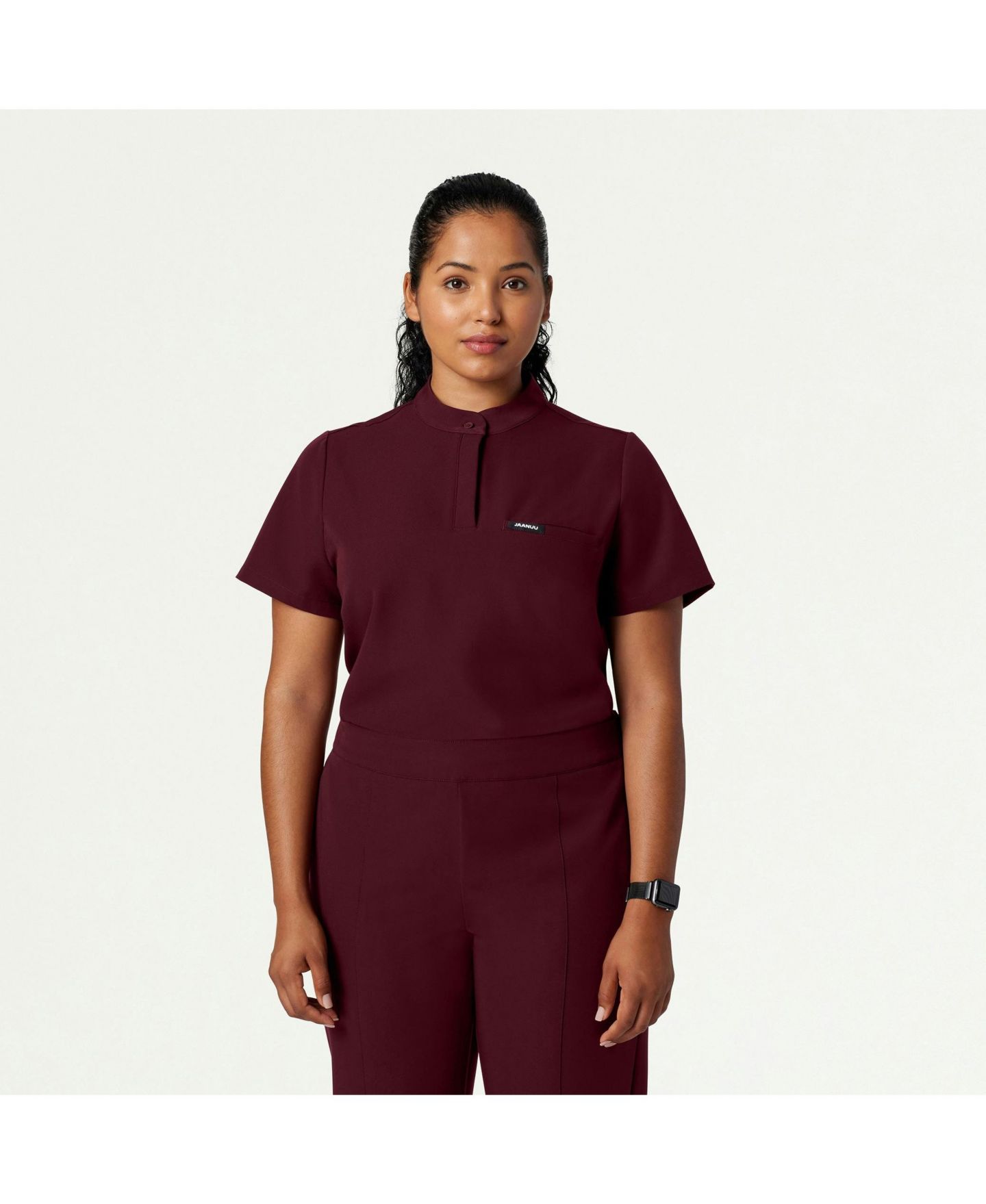 Женский топ Jaanuu Savi 1-Pocket Classic Banded Collar Scrub, цвет: Бордовый — фото 5