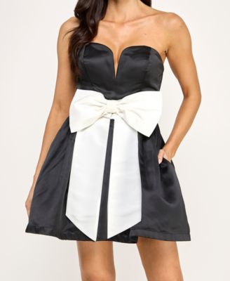Juniors' Strapless Sweetheart Neck Dress