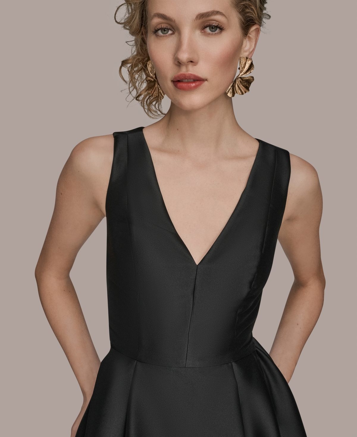 Donna Karan New York Women's Sleeveless Asymmetrical V-Neck Ball Gown