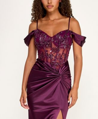 Juniors' Sweetheart Neck Gown