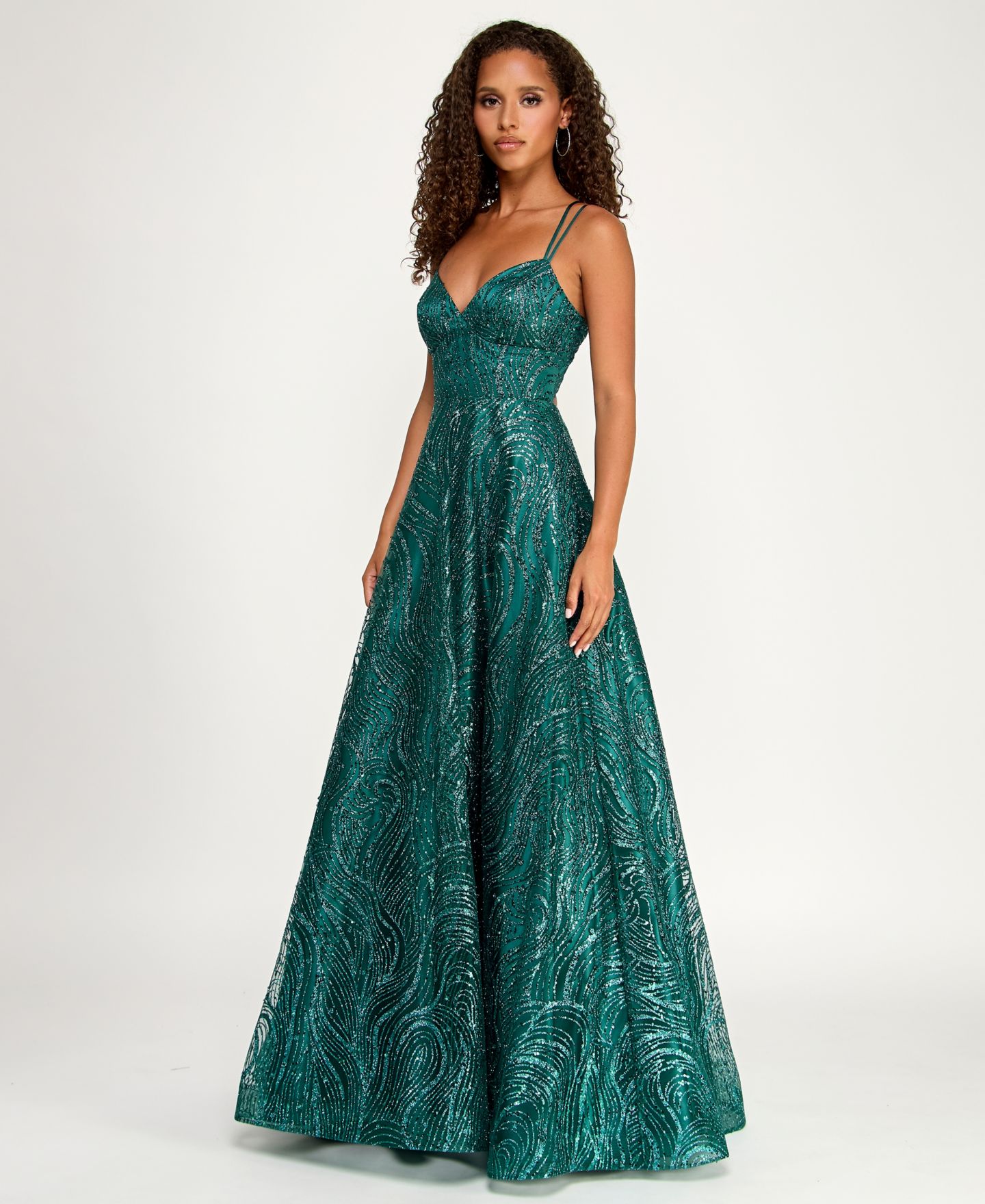 Женские платья B Darlin Juniors' Spaghetti Strap V Neck Glitter Pattern Gown with Lace Up Back, цвет: Изумрудный — фото 7