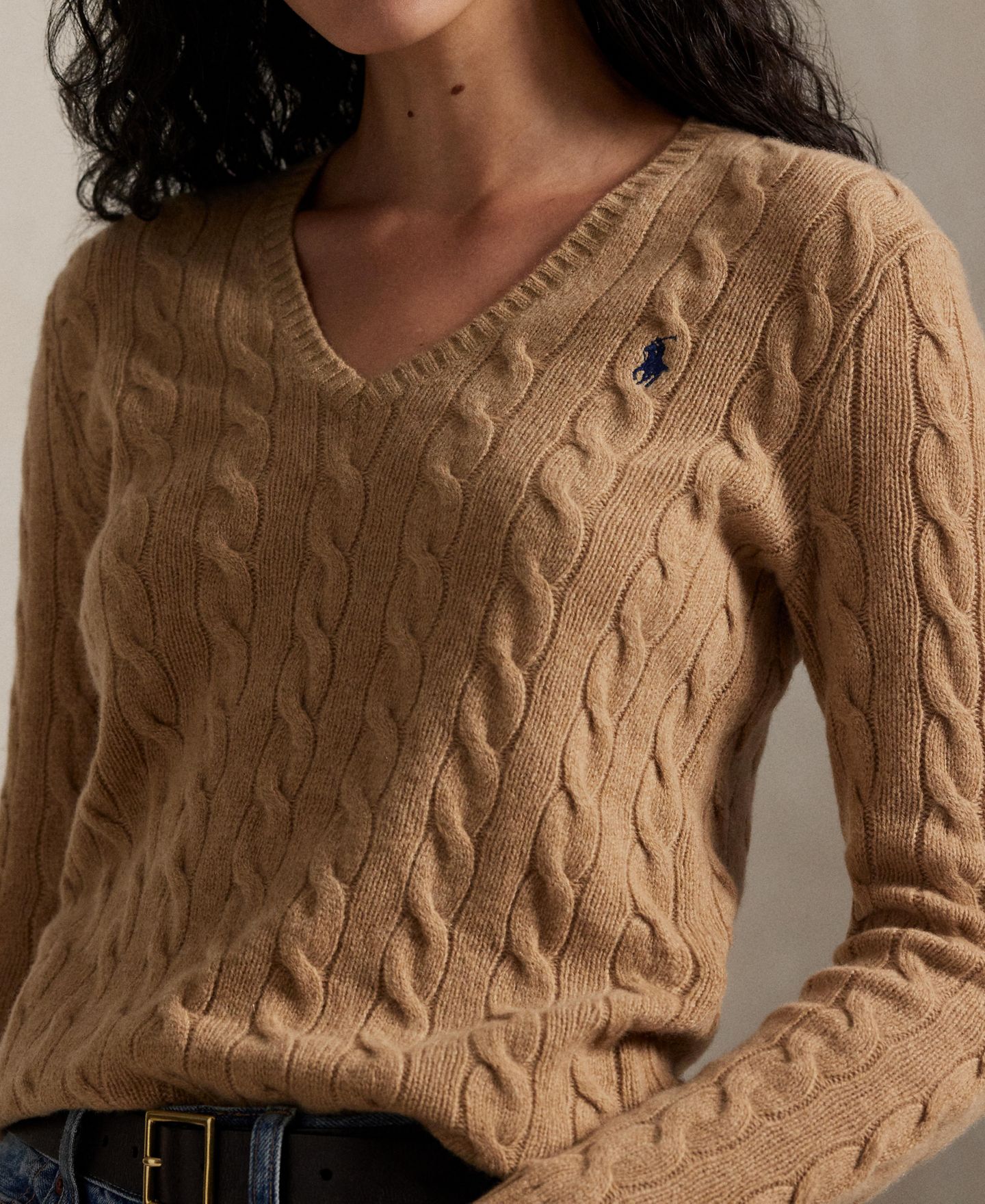 Женский свитер Polo Ralph Lauren Cable Wool-Cashmere V-Neck, цвет: Верблюжий меланжевый — фото 3