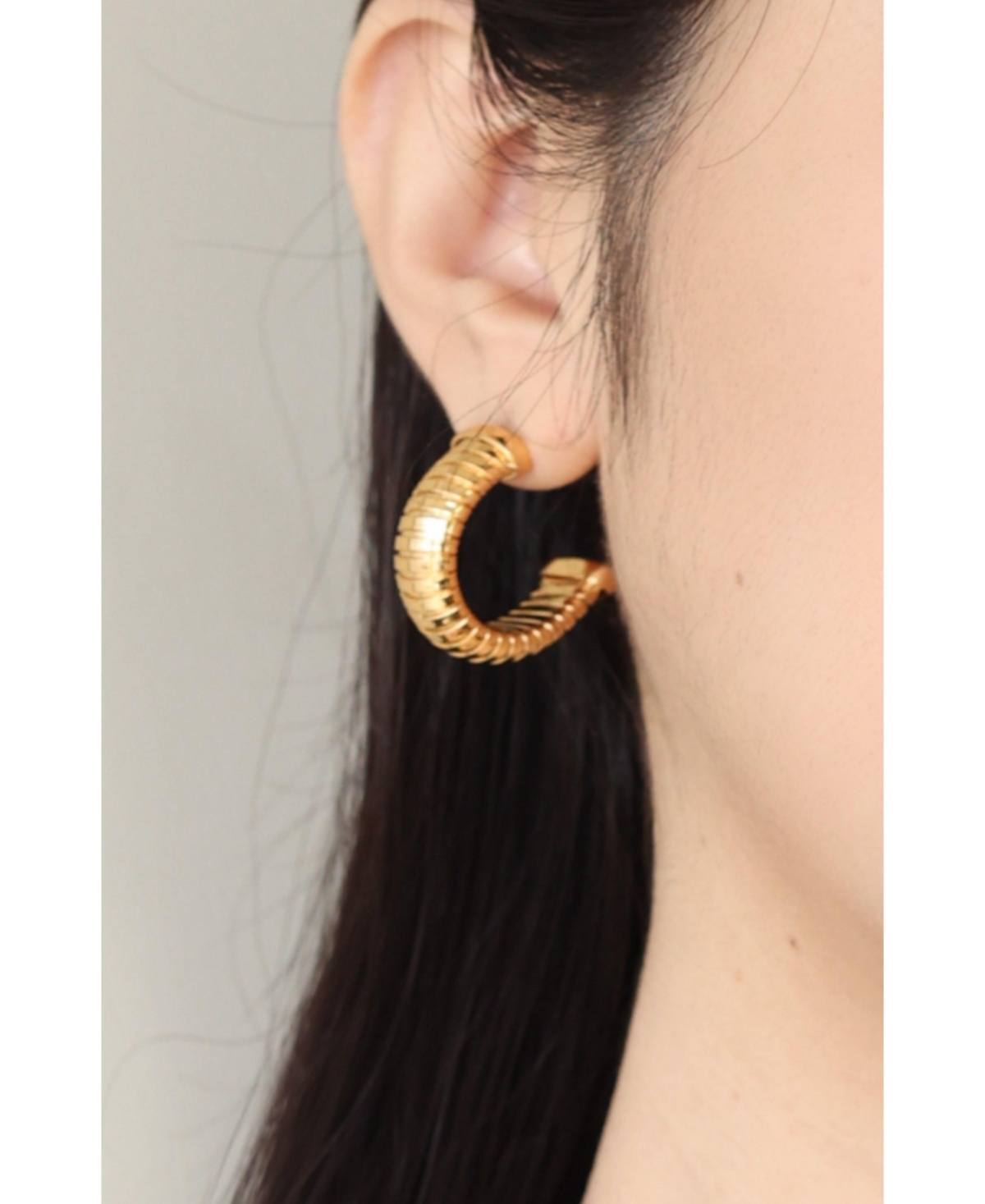 Retro Chic Gold Minimalist Hoop Earrings