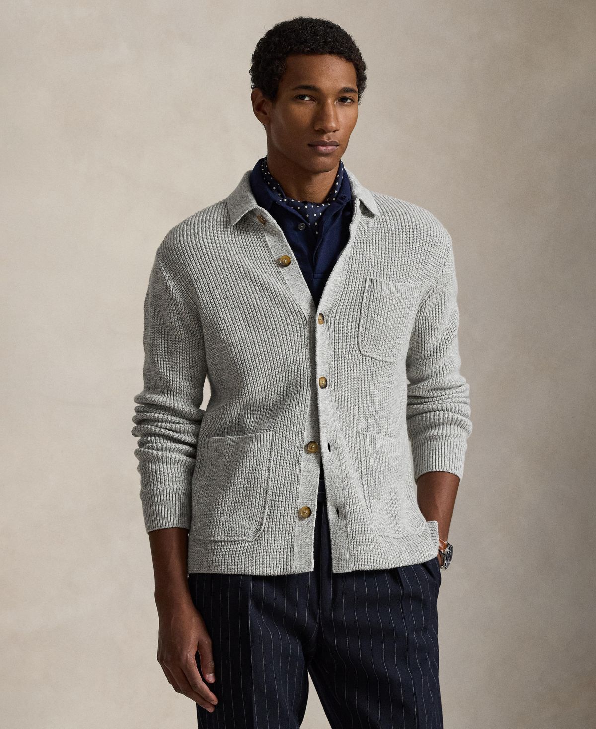 Мужской кардиган с воротником и пуговицами спереди