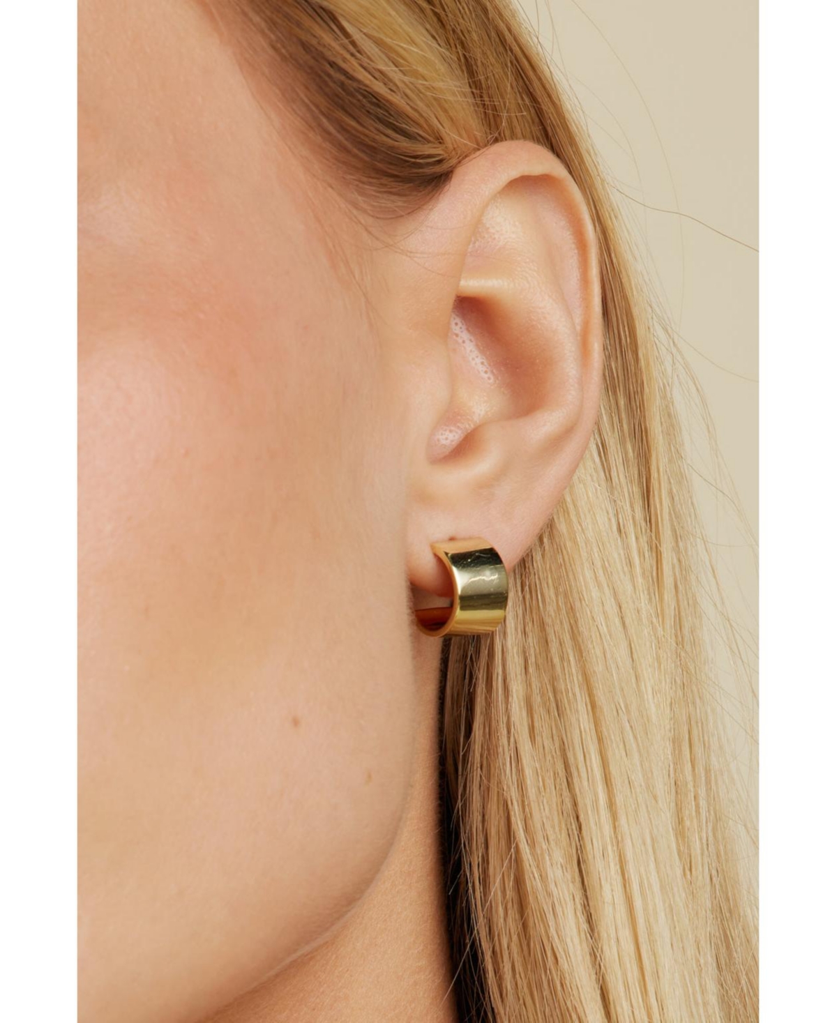 Untamed Petals Alyssa Huggies earrings