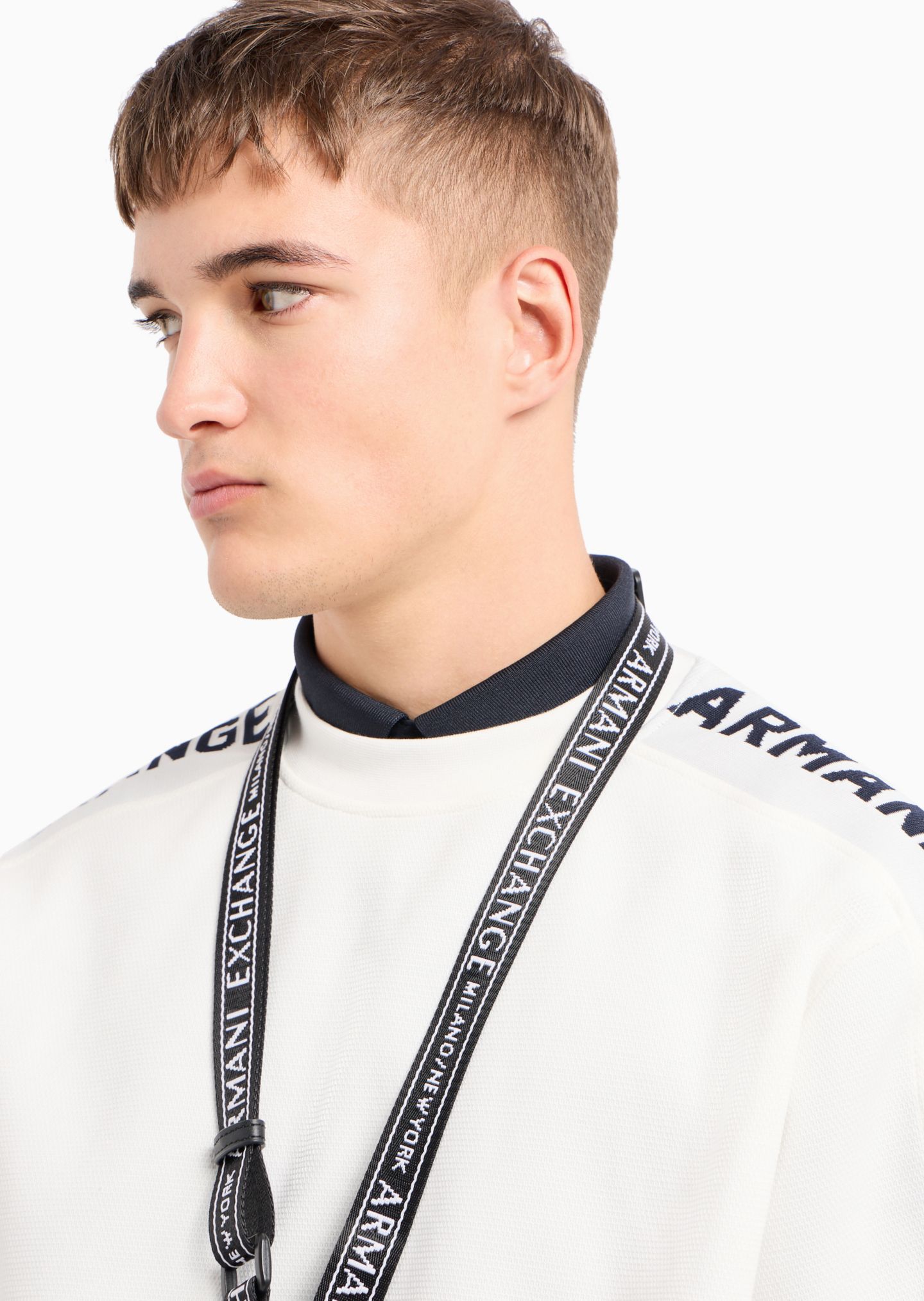Мужской свитшот A|X Armani Exchange Jacquard Logo Sleeve Crewneck, цвет: Молочный белый — фото 5