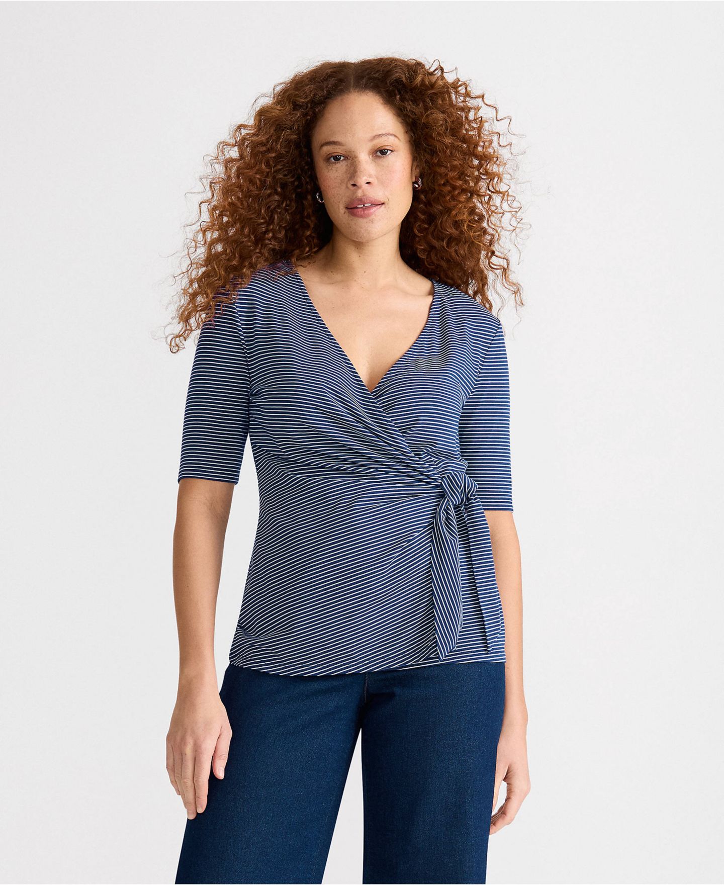 Женская блузка Lands' End Elbow Sleeve Lightweight Jersey Side Tie, цвет: Морской тёмно-синий полосатый — фото 1