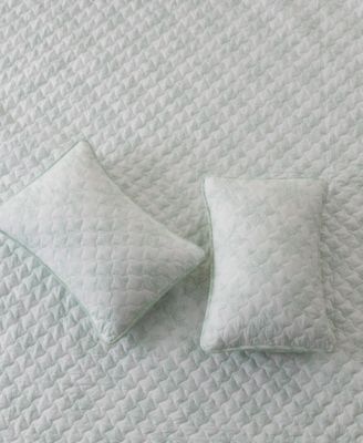 Snowflake Printed Microfiber Quilt Set with Shams