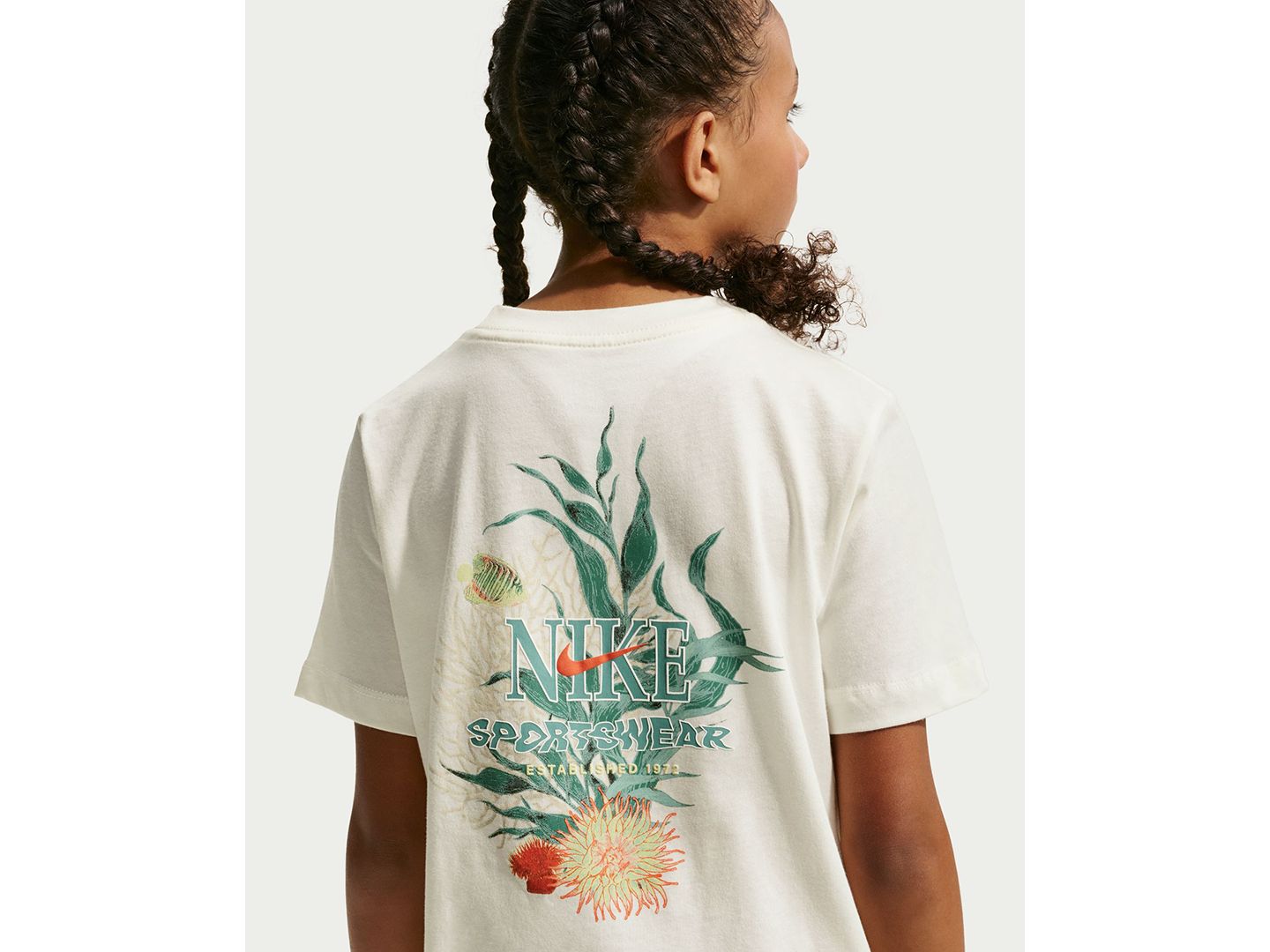 Футболка Nike Spring-Themed Print Short-Sleeve T-Shirt для девочек, цвет: Молочный — фото 4