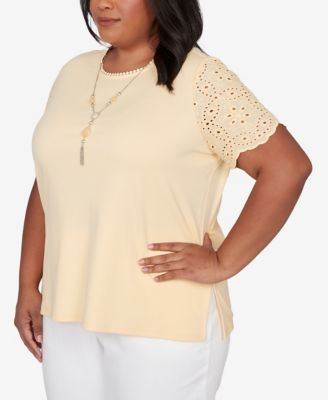 Plus Size Classic Solid Eyelet Sleeve T-Shirt with Necklace