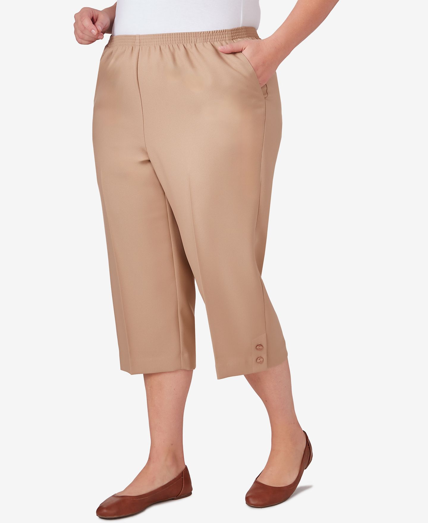 Женские брюки Alfred Dunner Plus Size Classic Button Hem Gathered Waistband Capri, цвет: Рыжевато-коричневый — фото 2