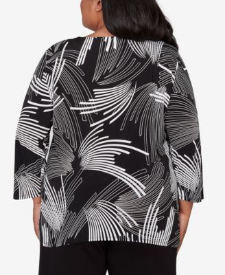 Plus Size Classic Geometric SharkBite Hem Top with Necklace