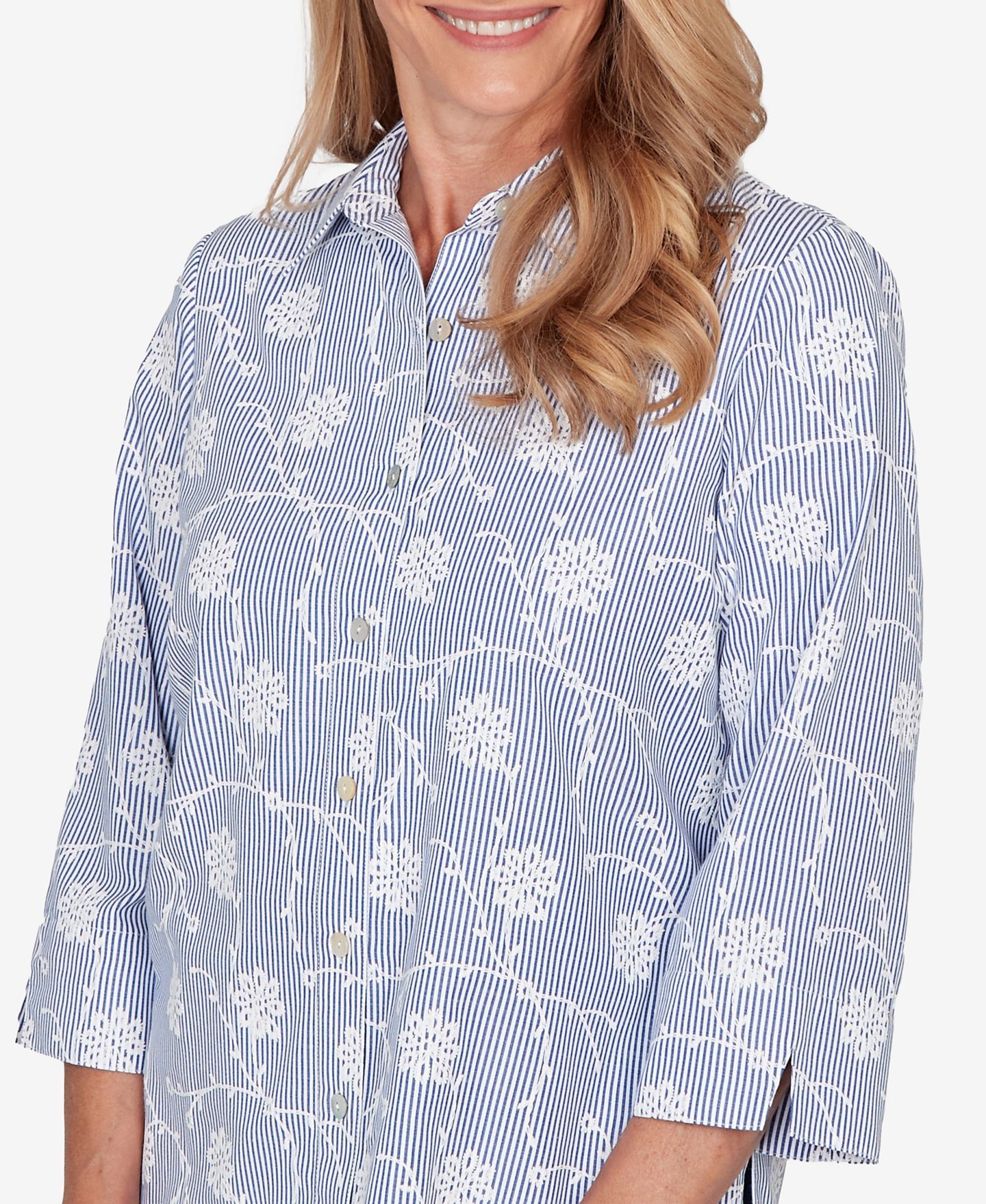 Женский топ Alfred Dunner Classic Puff Print Pinstripe Embroidered Button Down, цвет: Синий — фото 4