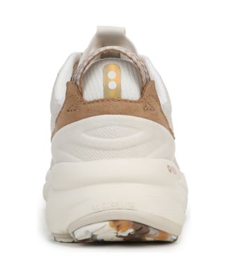 Women's Distance LX Round Toe Sneakers