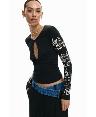 Women's T-shirt opening lettering