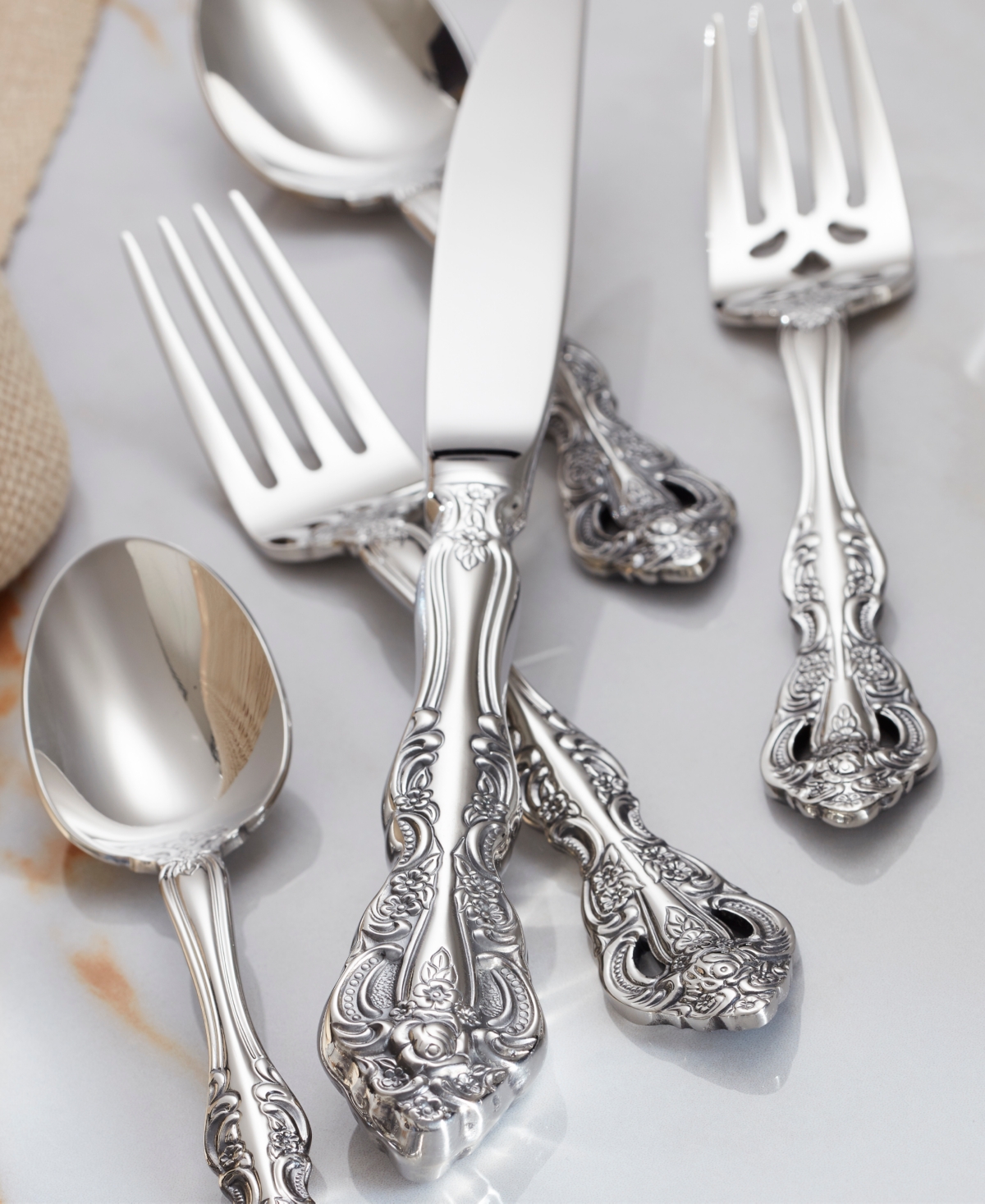 Oneida Michelangelo 45 Piece Flatware Set, Service for 8