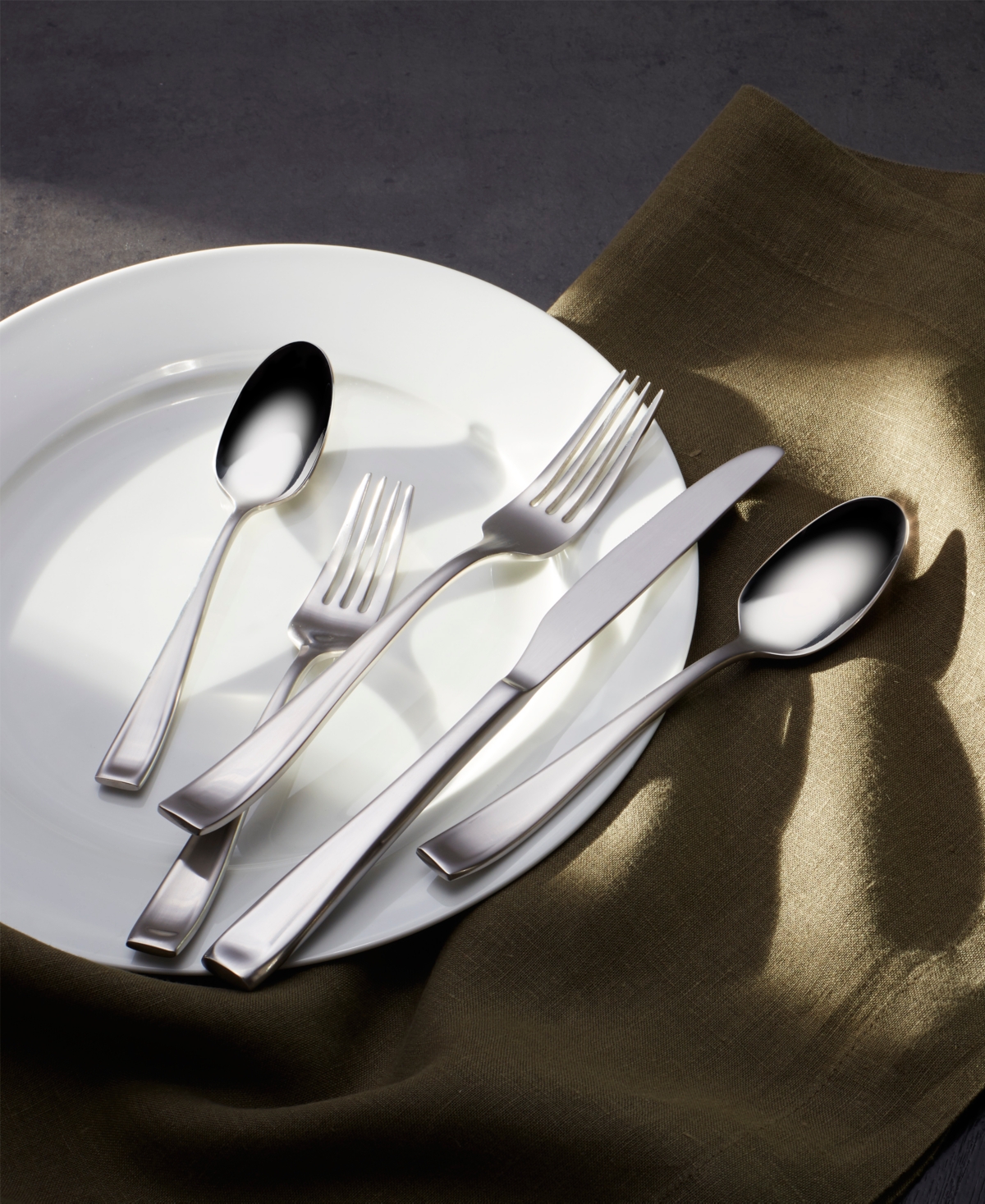 Oneida Moda 65-Pc Flatware Set