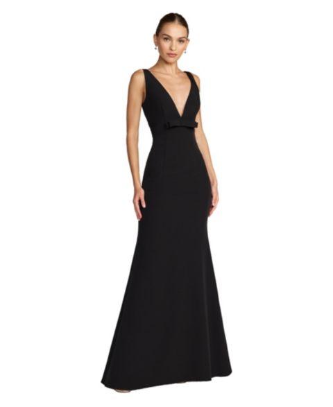 Женское платье Mac Duggal Crepe Sleeveless V Neck Sheath Gown With Bow, цвет: Чёрный