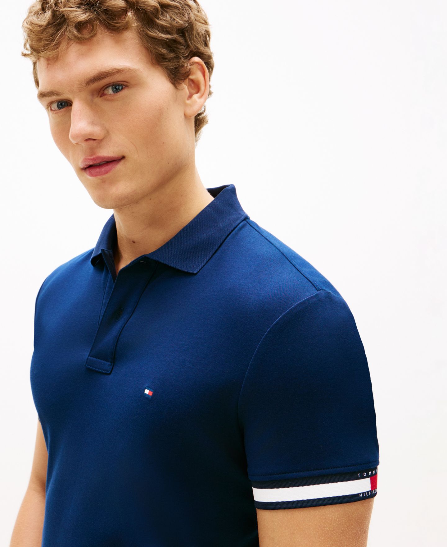 Мужская рубашка Tommy Hilfiger Slim-Fit Smooth Touch Red, White, and Blue Cuff Polo Shirt, цвет: Карбоновый тёмно-синий — фото 3