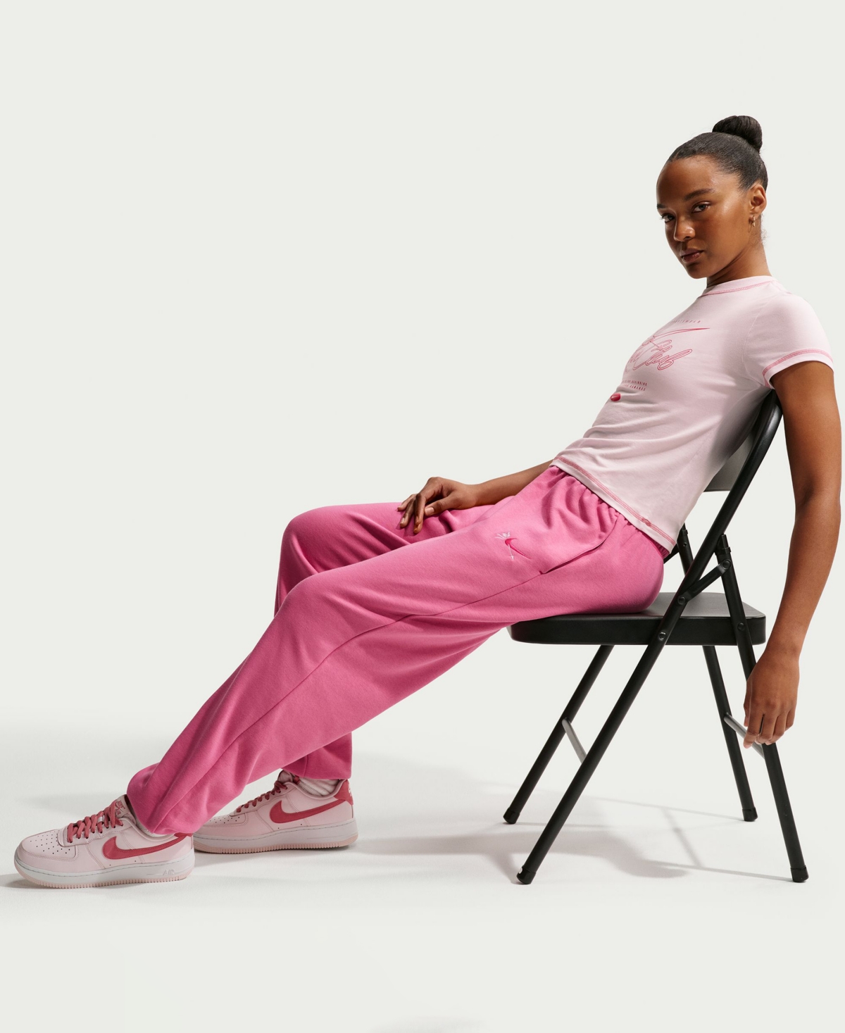 Nike Women's Sportswear Club Mid-Rise Oversized Sweatpants