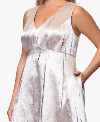 Plus Size Jacquard Print V-Neck Gown