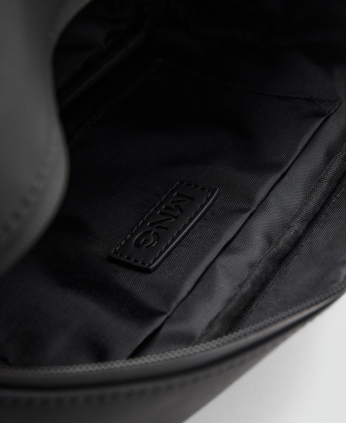 Mango Men's Zipped Pebbled Cosmetic Bag