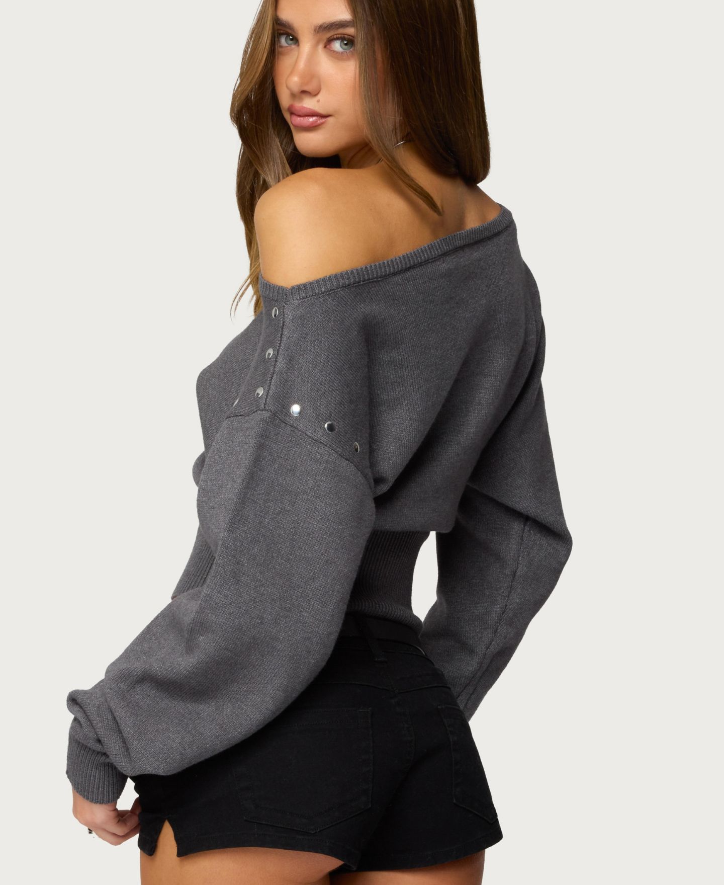 Женский свитер Edikted Doro Studded Off Shoulder, цвет: Тёмный серый — фото 2