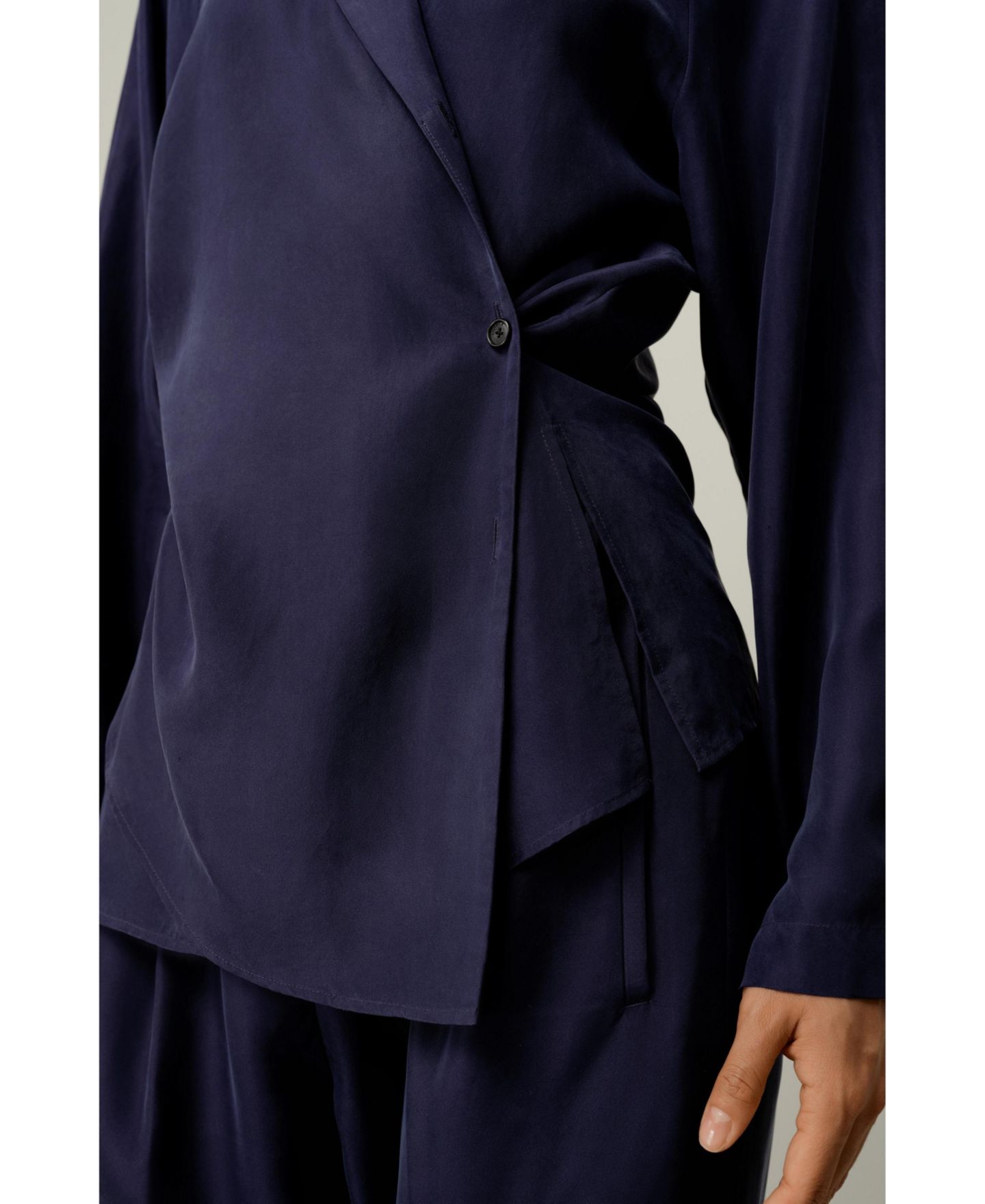 Женская рубашка LILYSILK Multipositional Silk Habotai, цвет: Blueberry — фото 5
