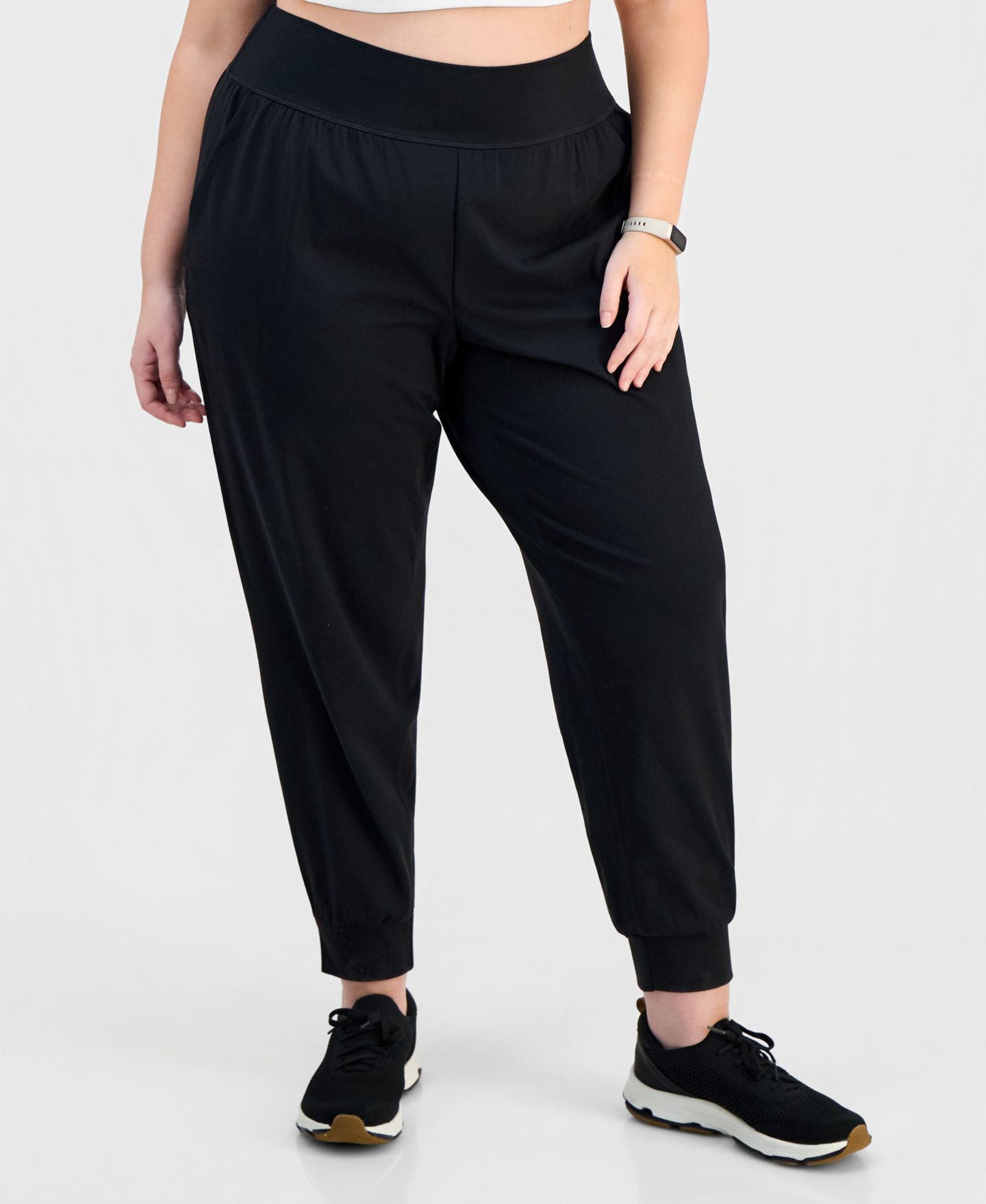Женские брюки ID Ideology Plus Size Studio Ankle Jogger, цвет: Глубокий чёрный — фото 3