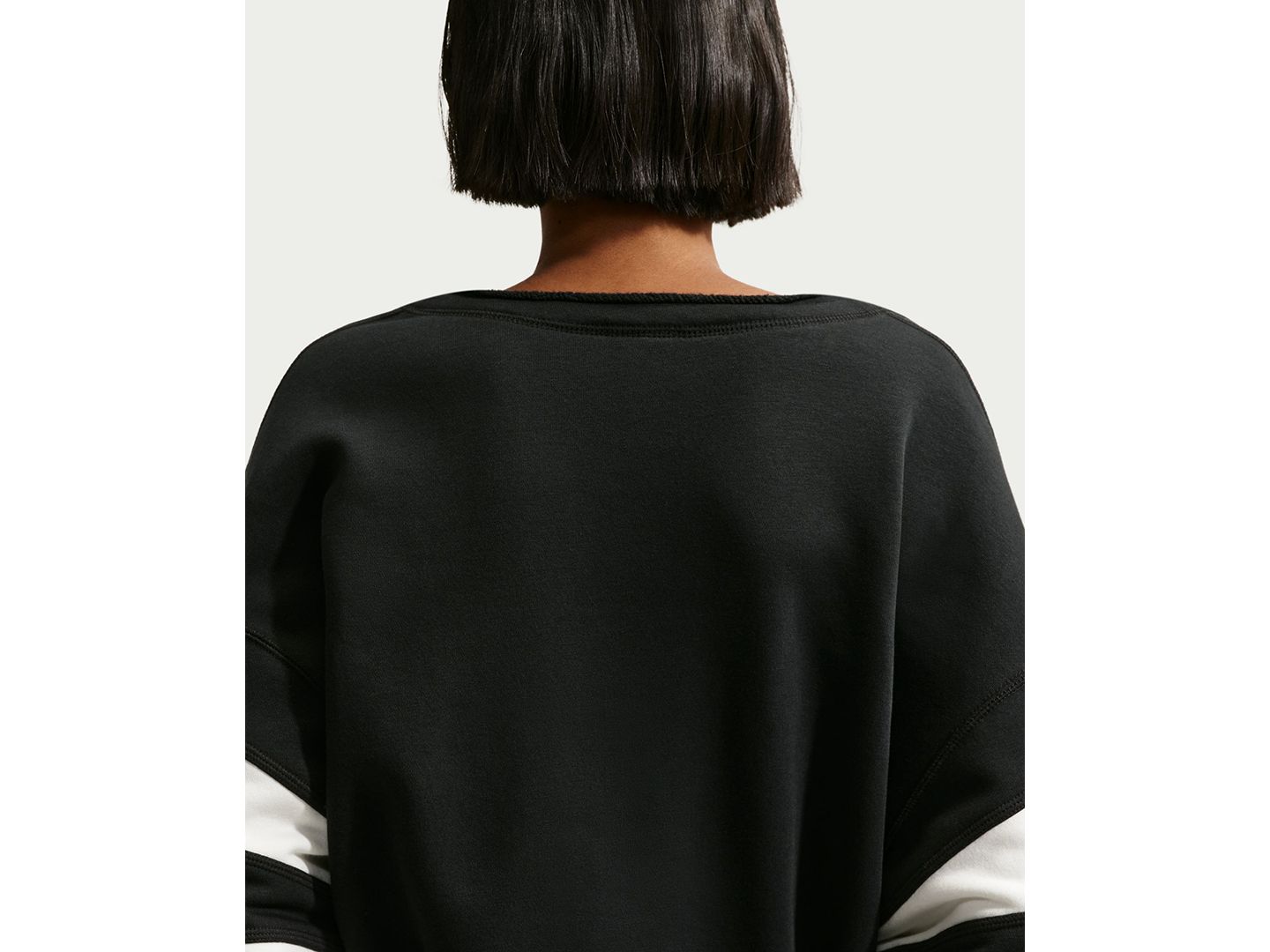 Женский свитшот Nike Sportswear Club Fleece Oversized V-Neck, цвет: Чёрный / Молочный — фото 4