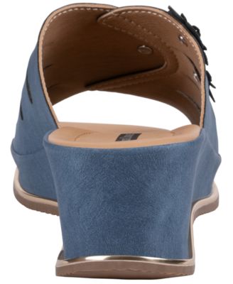 Women's Sarel Floral Round Toe Wedge Sandals