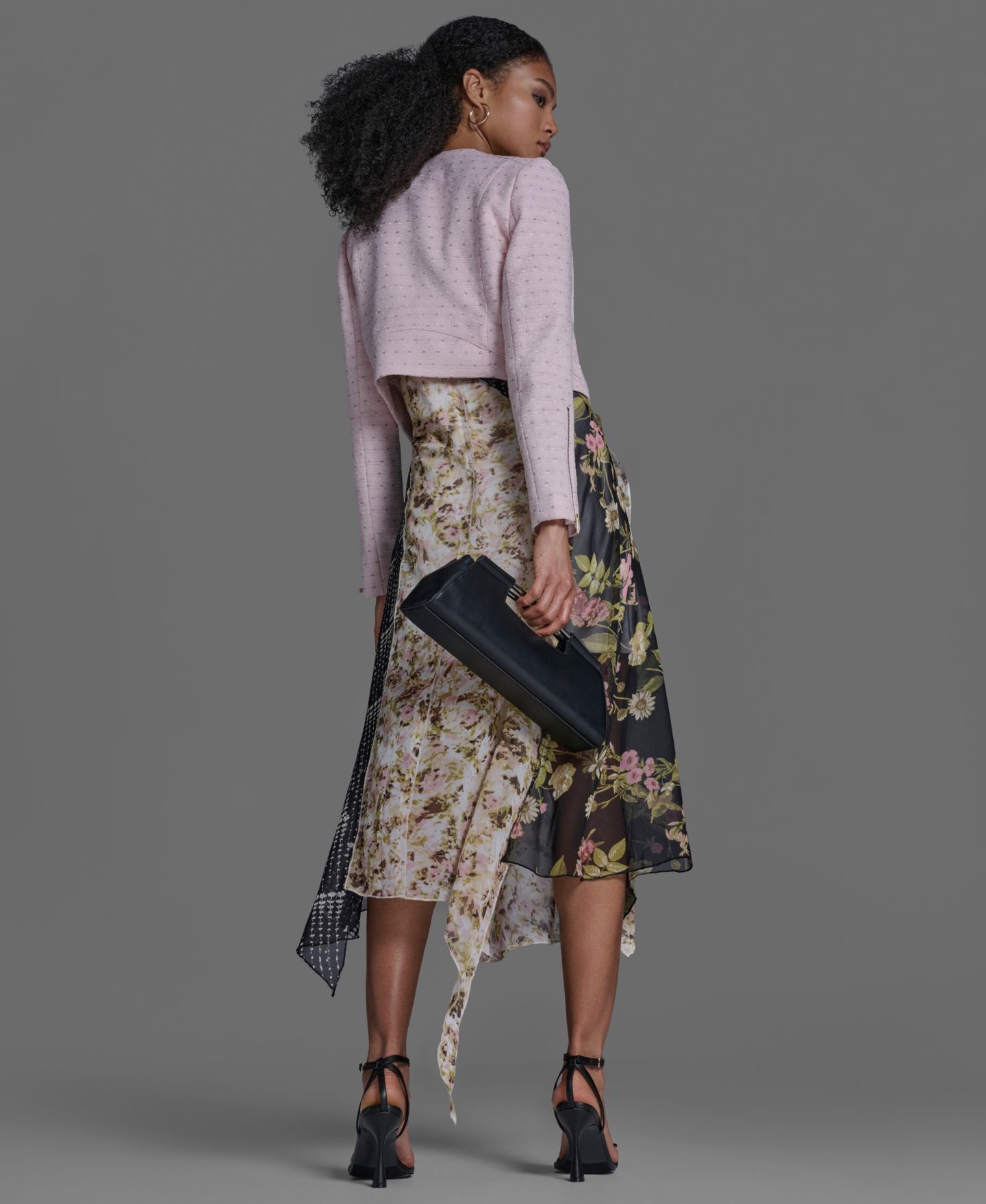 Женская куртка BCBG Crewneck Textured Cropped Moto, цвет: Розовое золото — фото 7