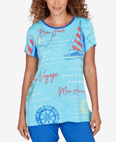 Женская футболка Ruby Rd. Petite Bon Voyage Trim Detail Graphic, цвет: Синий разноцветный