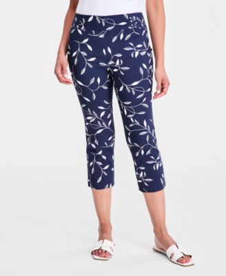 Women's Printed Pull-On Capri Pants