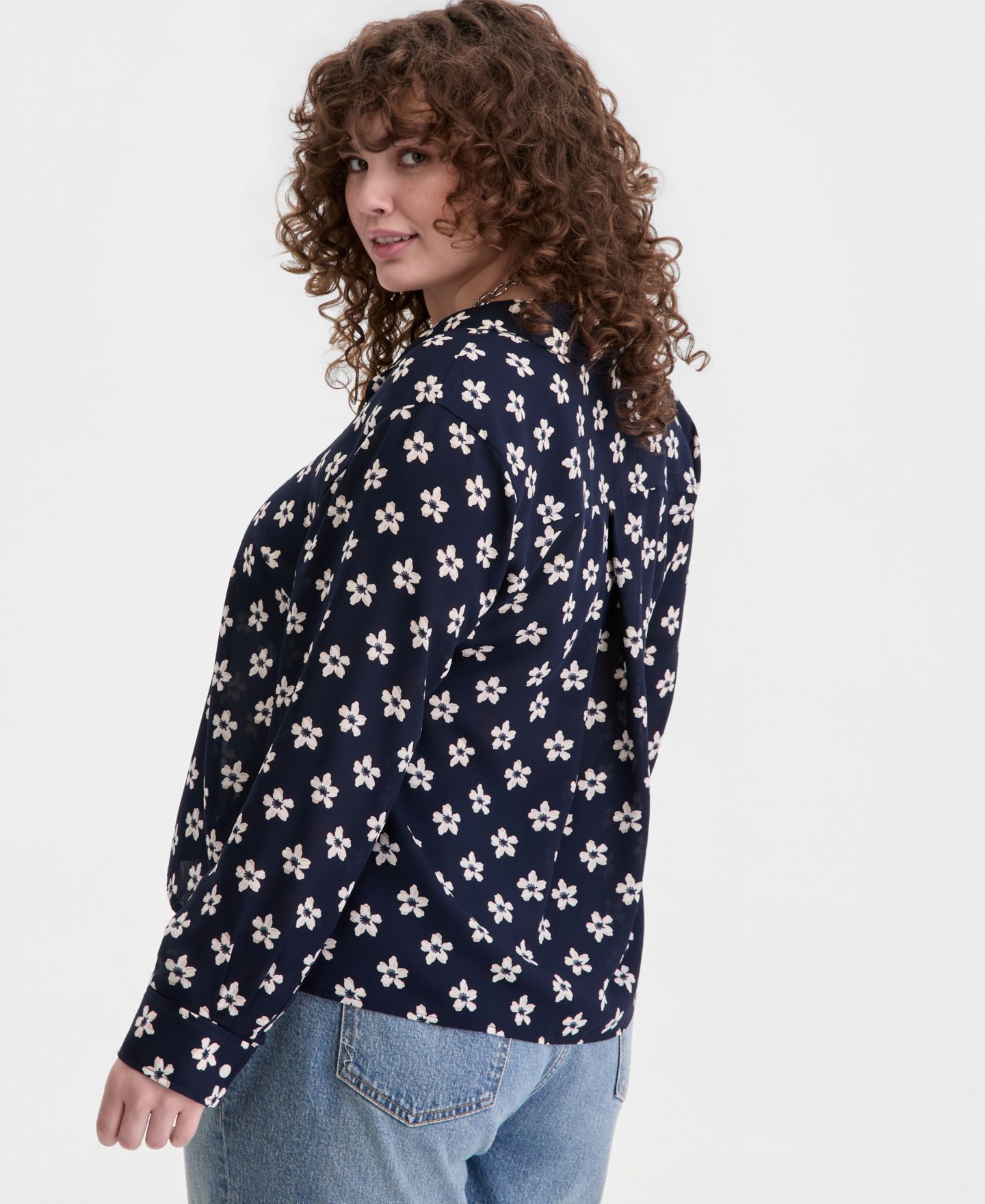 Женская рубашка On 34th Trendy Plus Size Collared Button-Front, цвет: Синий с принтом — фото 4