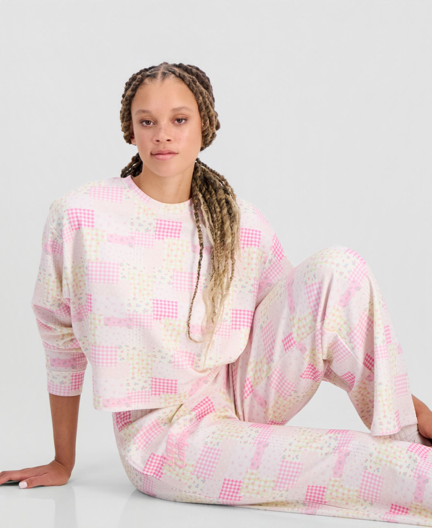 Женский свитшот The Happy Camp3r Juniors' Patchwork Print Crewneck, цвет: Розовый — фото 4