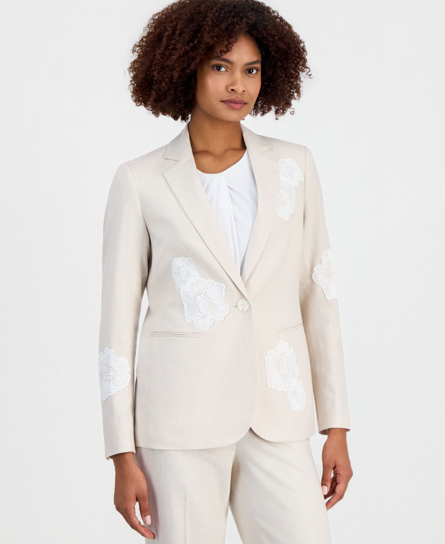 Женский пиджак Anne Klein Linen-Blend One-Button Embroidered Blazer, цвет: Натуральный / Белый — фото 1