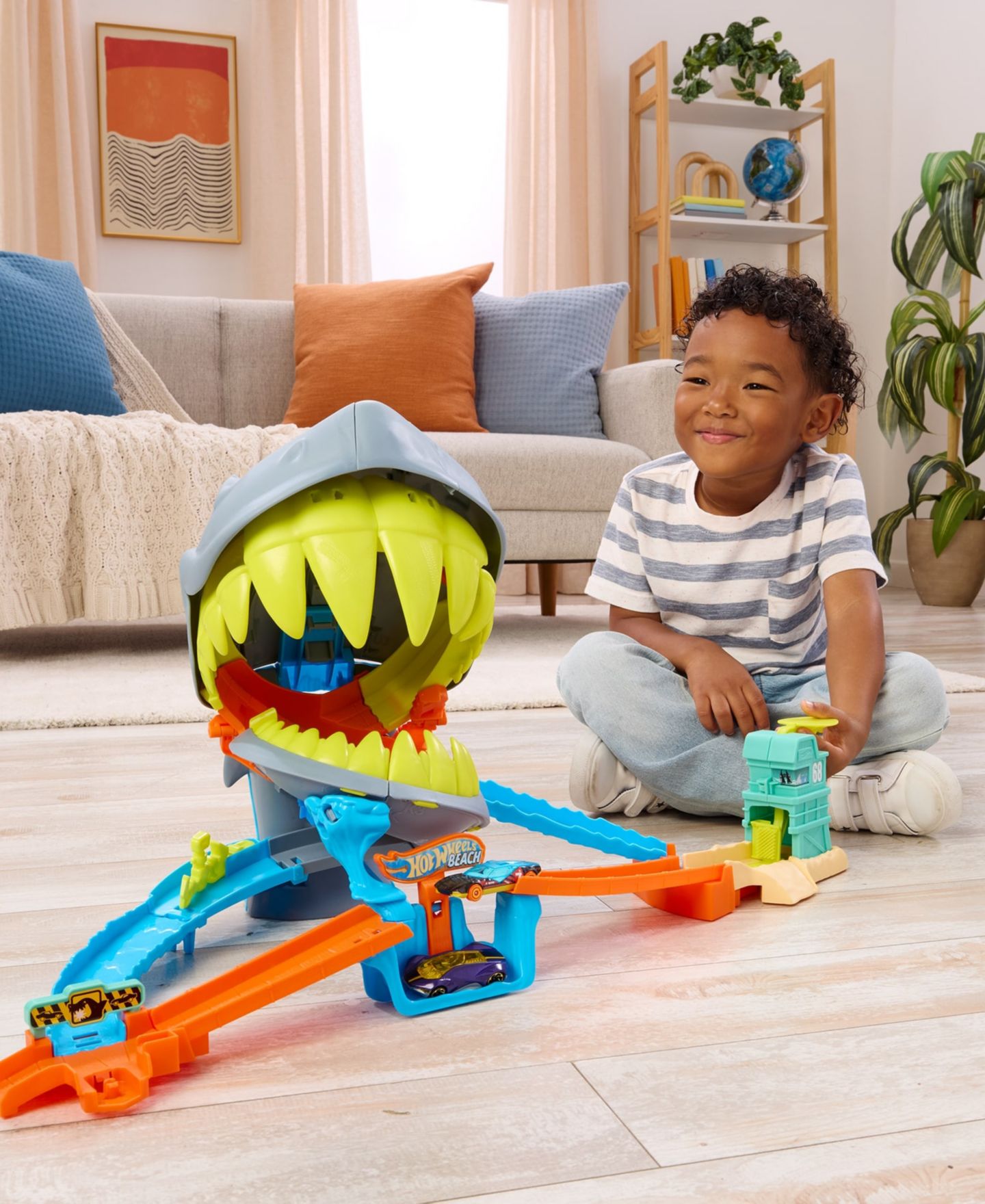 Детский игровой набор Hot Wheels City Shark Chomp Beach Playset — фото 2