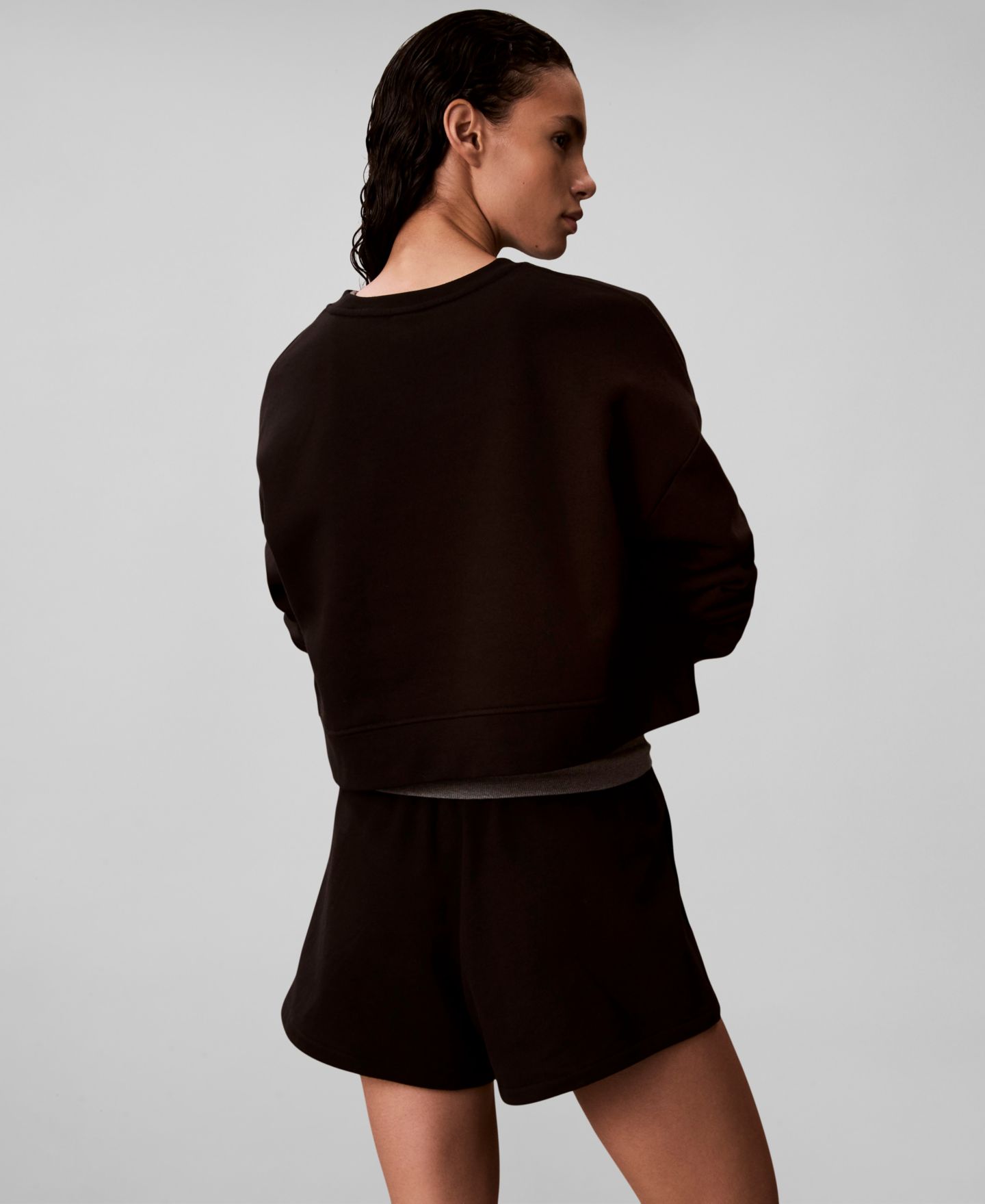 Женские толстовки Calvin Klein Performance Crewneck Long-Sleeve Sweatshirt, цвет: Чёрный — фото 5