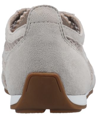 Women's Chasse Mesh Lace Up Sneakers