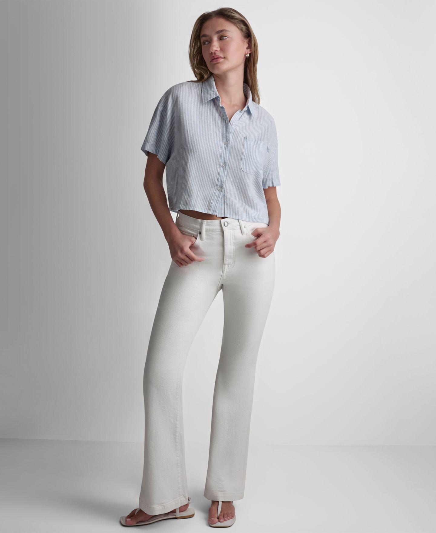 Женская рубашка DKNY Jeans Petite Oversized Linen-Blend Cropped Short Sleeve, цвет: Шамбре — фото 1