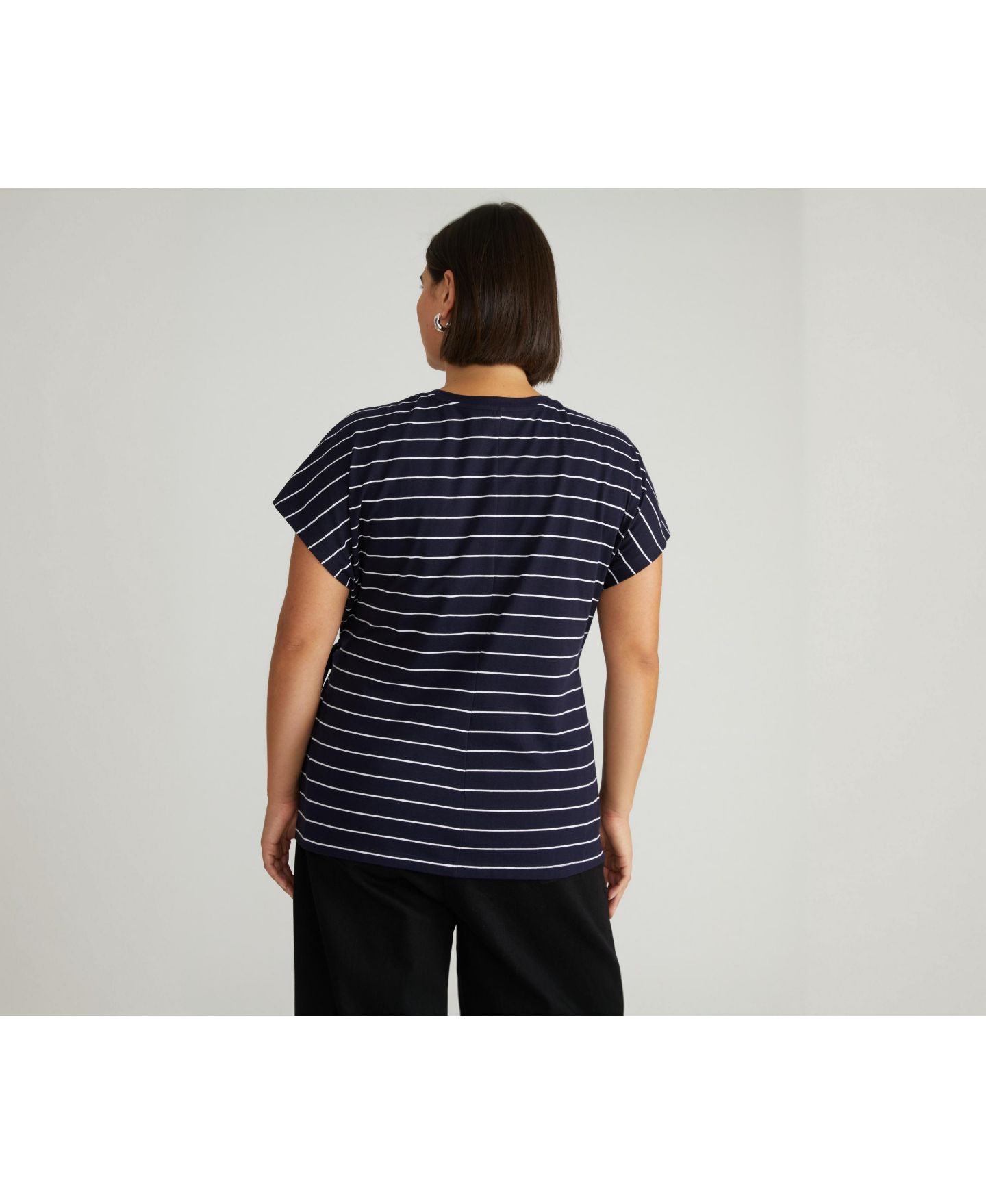 Женская футболка Universal Standard Plus Size Crescent Breton Stripe Knot, цвет: Тёмно-синий — фото 5