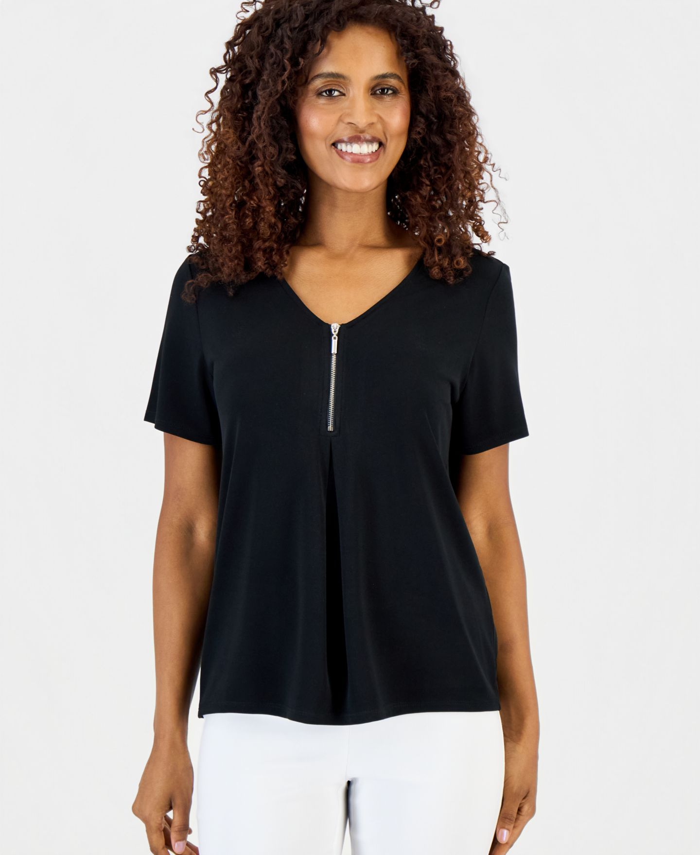 Женский топ JM Collection V-Neck Front-Zip Pleated Top, цвет: Глубокий чёрный — фото 1