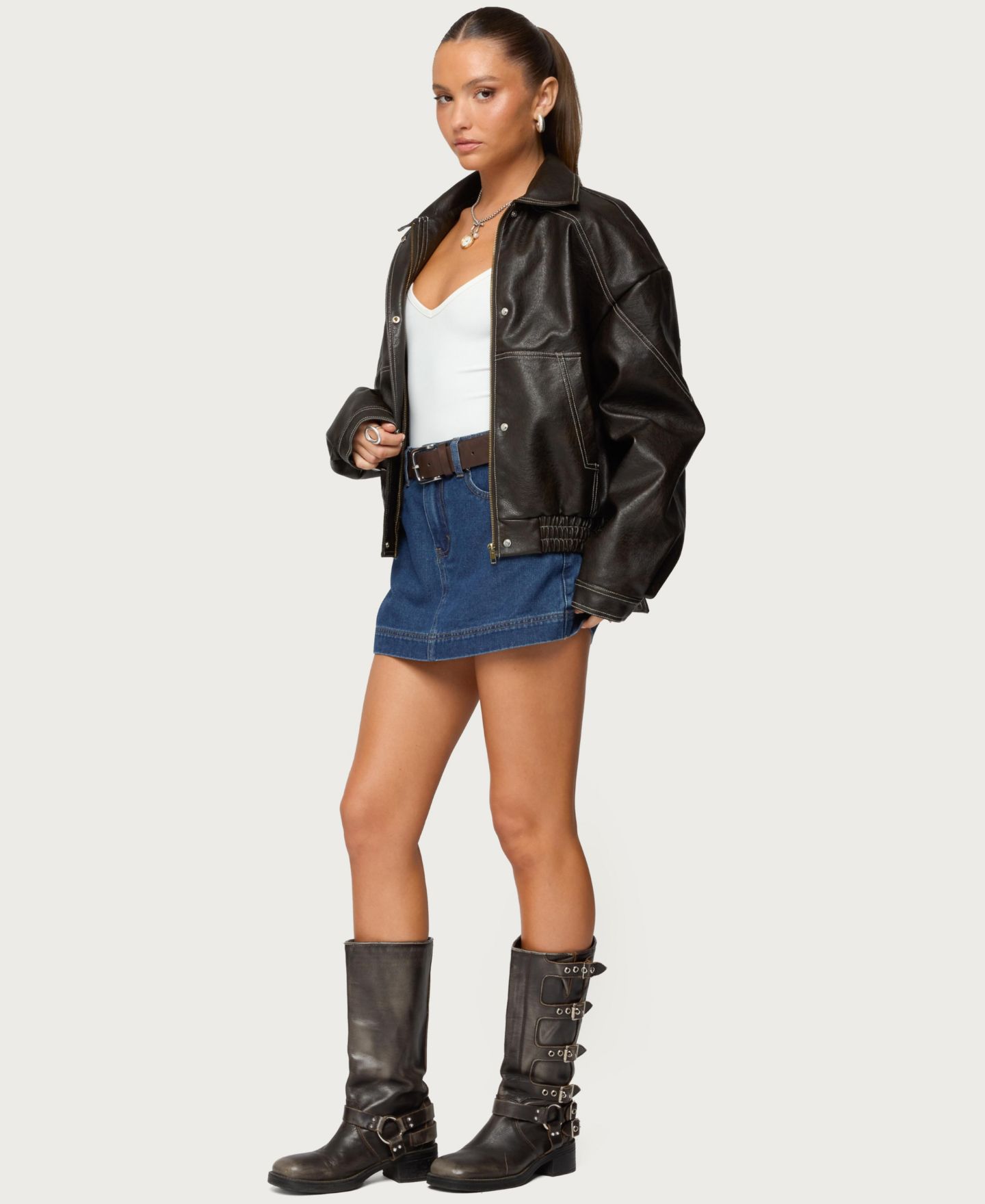 Женская куртка Edikted Jaxson Oversized Faux Leather Bomber, цвет: Тёмный коричневый — фото 4