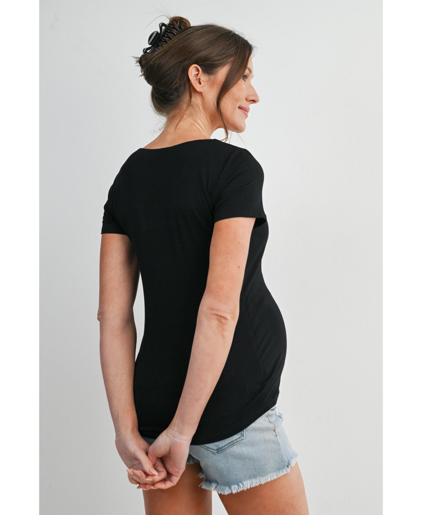 Женская футболка Hello Miz Maternity Scoop Neck Short-Sleeve Fitted, цвет: Чёрный — фото 3